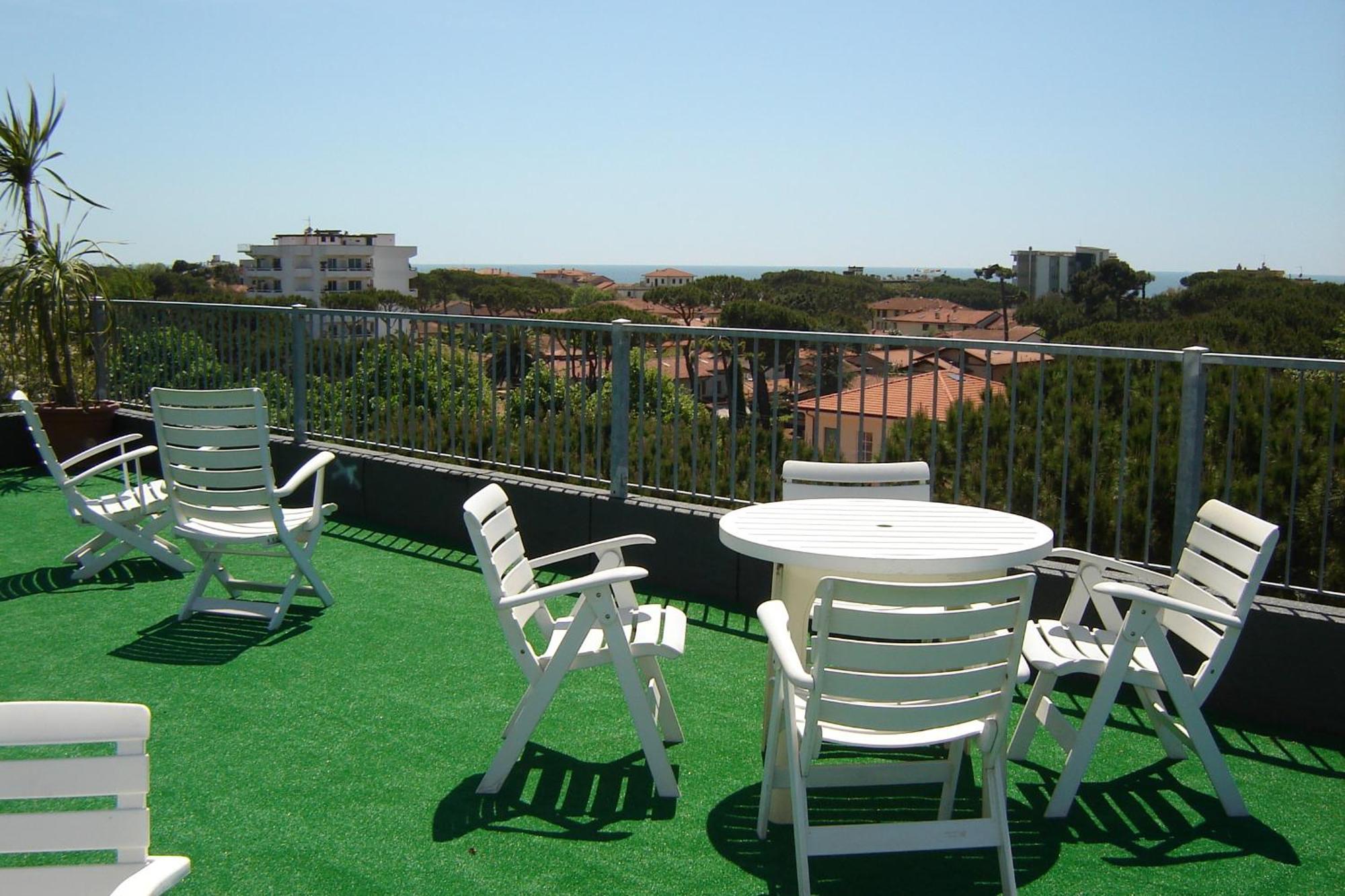 Hotel Mediterraneo Марина ди Пиетрасанта Екстериор снимка