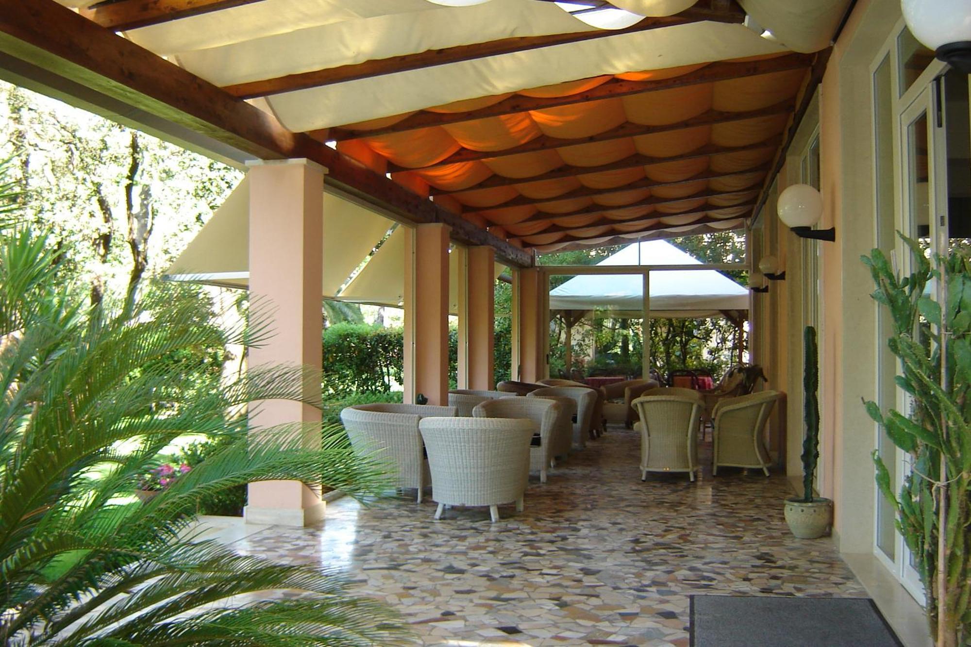 Hotel Mediterraneo Марина ди Пиетрасанта Екстериор снимка