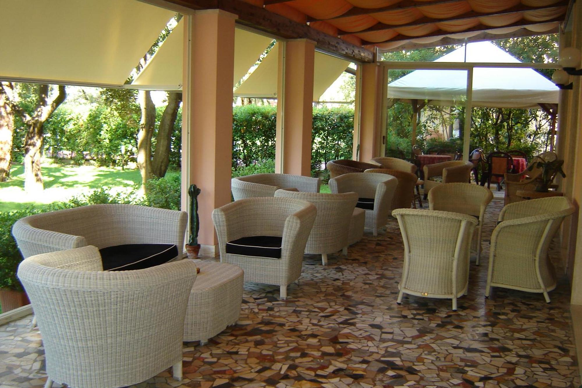 Hotel Mediterraneo Марина ди Пиетрасанта Екстериор снимка
