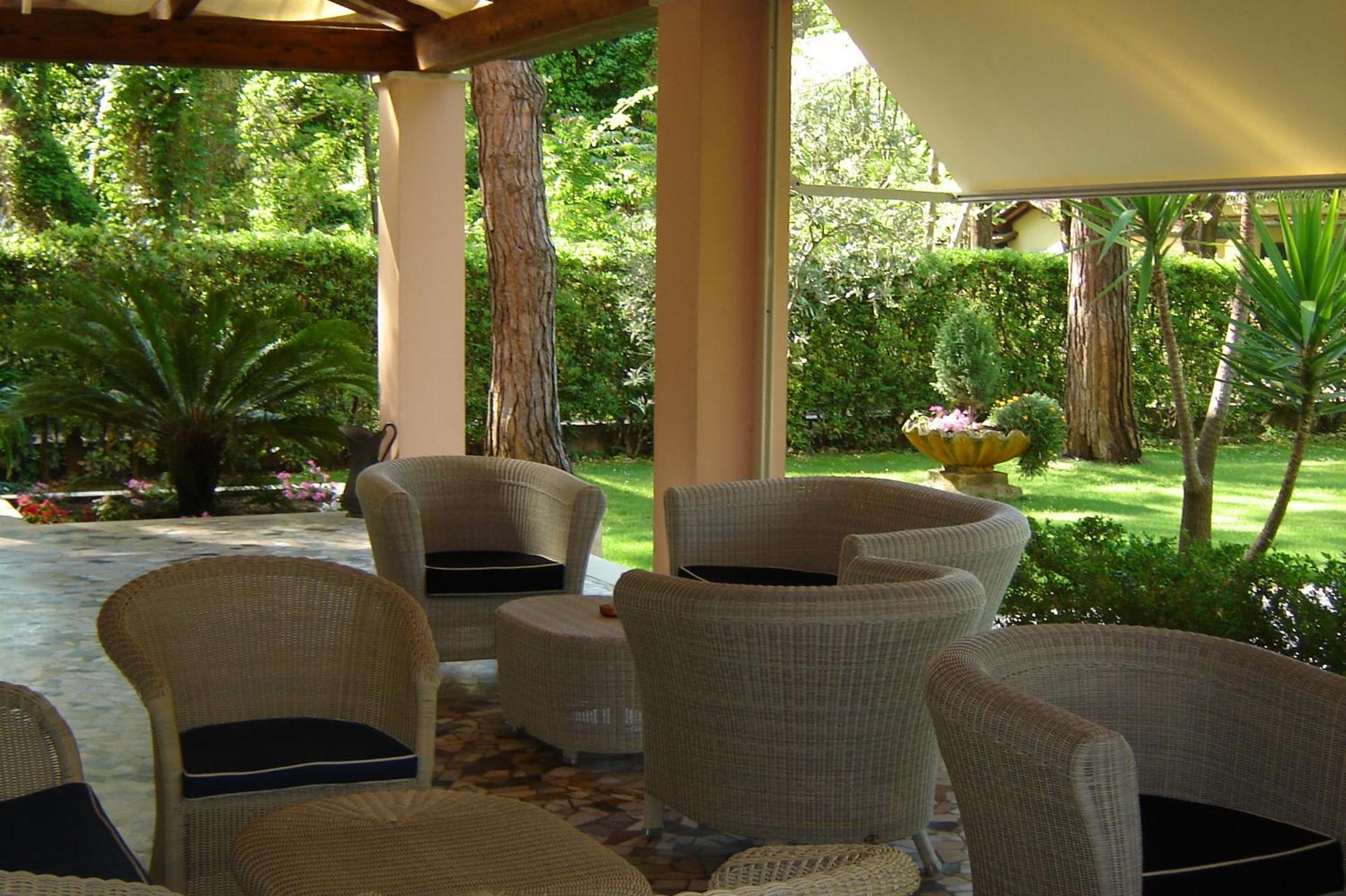 Hotel Mediterraneo Марина ди Пиетрасанта Екстериор снимка