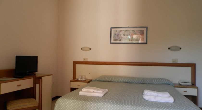 Hotel Mediterraneo Марина ди Пиетрасанта Екстериор снимка