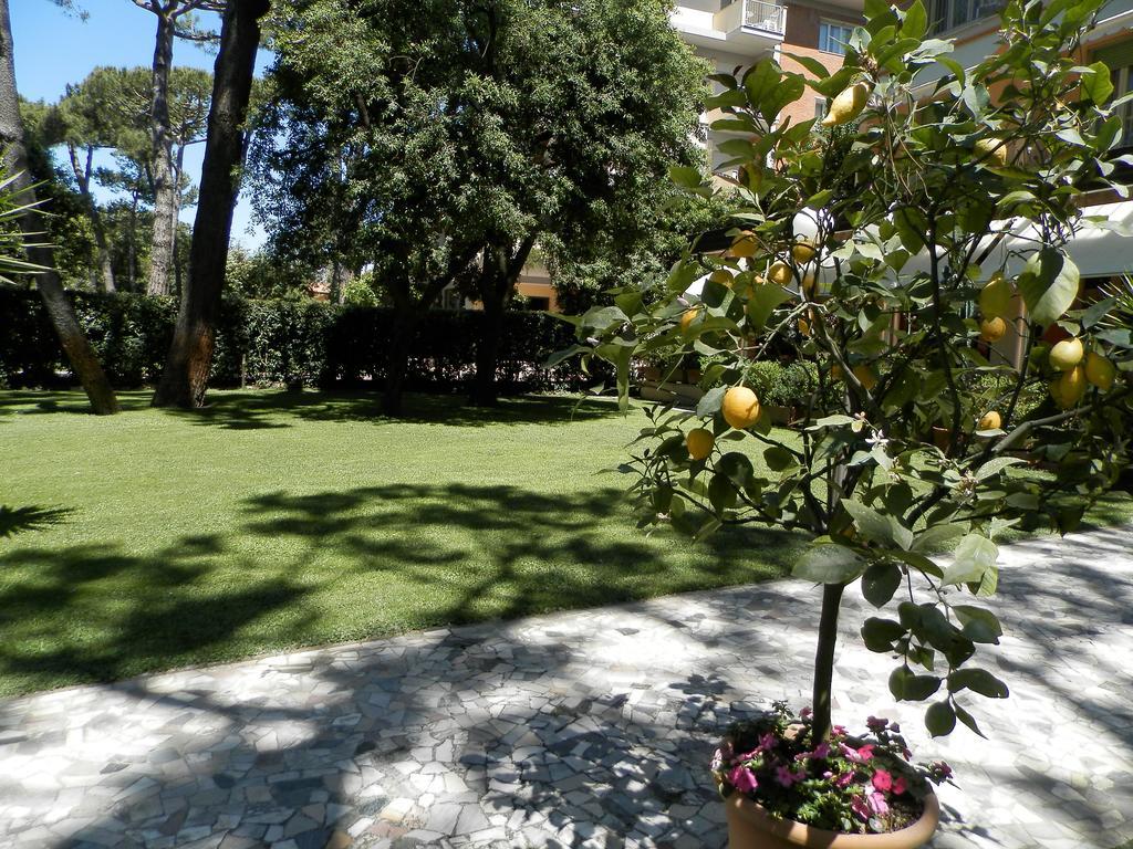 Hotel Mediterraneo Марина ди Пиетрасанта Екстериор снимка